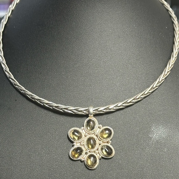 Golden rutilated quartz flower sterling silver pendant - Picture 8 of 12